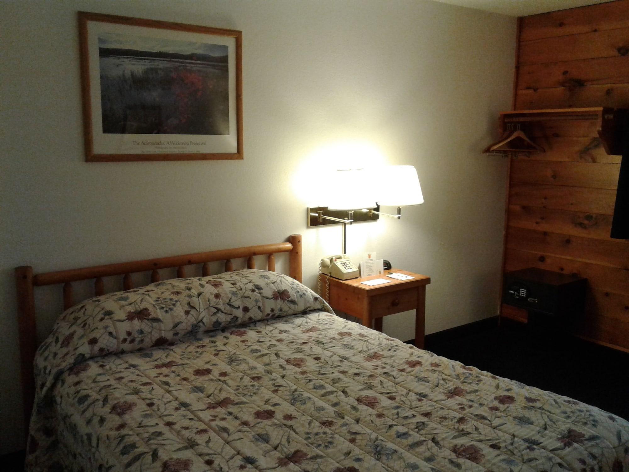 Super 8 By Wyndham Lake George/Warrensburg Area Екстериор снимка