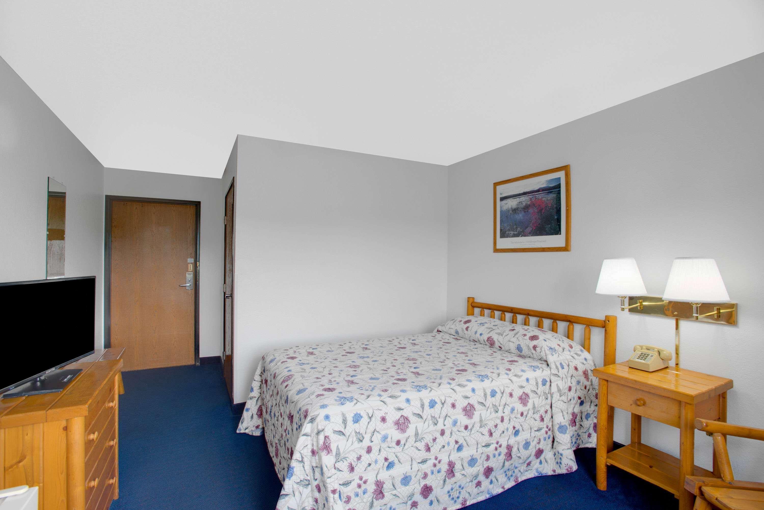 Super 8 By Wyndham Lake George/Warrensburg Area Екстериор снимка