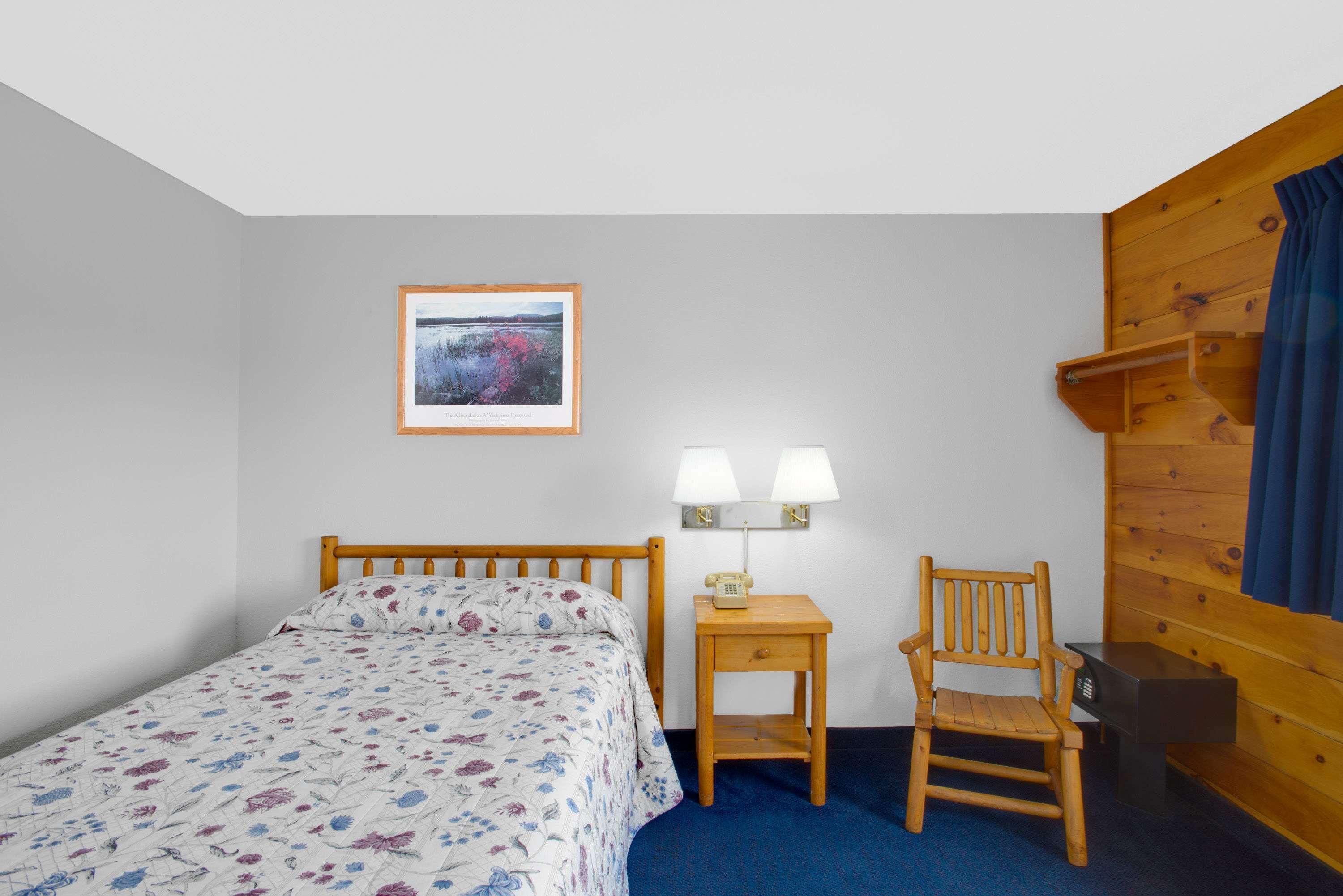 Super 8 By Wyndham Lake George/Warrensburg Area Екстериор снимка