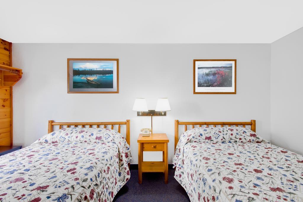 Super 8 By Wyndham Lake George/Warrensburg Area Екстериор снимка